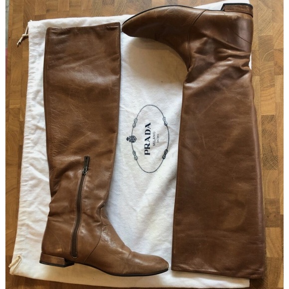 Prada designer boots flat with rubber sole - Picture 6 of 9